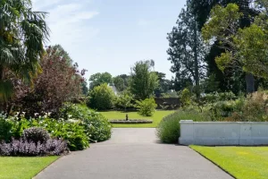 How to Properly Mulch Your Garden Beds Before the First Frost